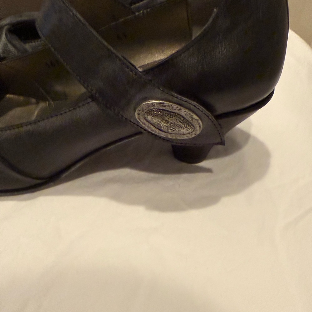 Fidji Black Leather Heels - Picture 6 of 10